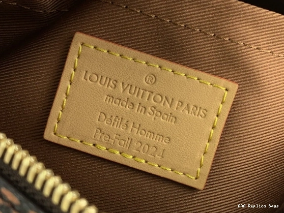 Aaa replica ru LOUIS VUITTON Chess Messenger-24*24*8CM 0715